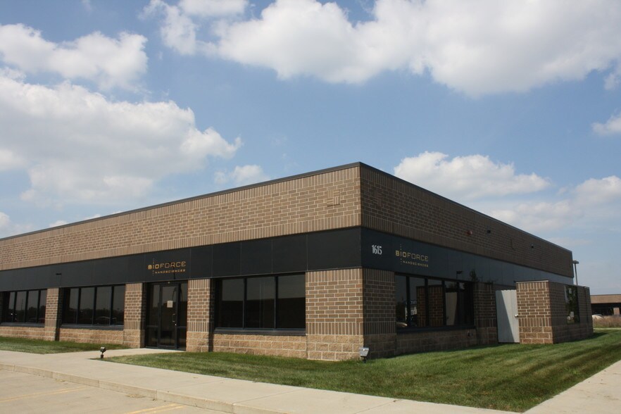 1615 Golden Aspen Dr, Ames, IA for lease - Primary Photo - Image 1 of 13