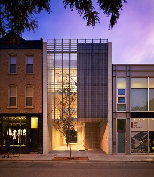 1704 N Damen Ave, Chicago, IL for lease - Building Photo - Image 2 of 25