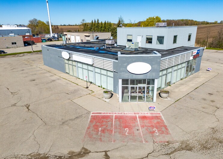 1 Malcolm Rd, Guelph, ON à louer - Photo du bâtiment - Image 2 de 7