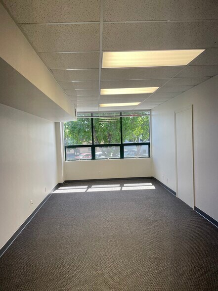 657-659 Oak Grove Ave, Menlo Park, CA à louer - Photo du bâtiment - Image 3 de 6