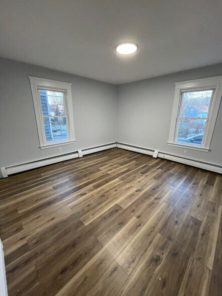 103 Cote Ave, Woonsocket, RI à vendre - Photo du bâtiment - Image 3 de 3