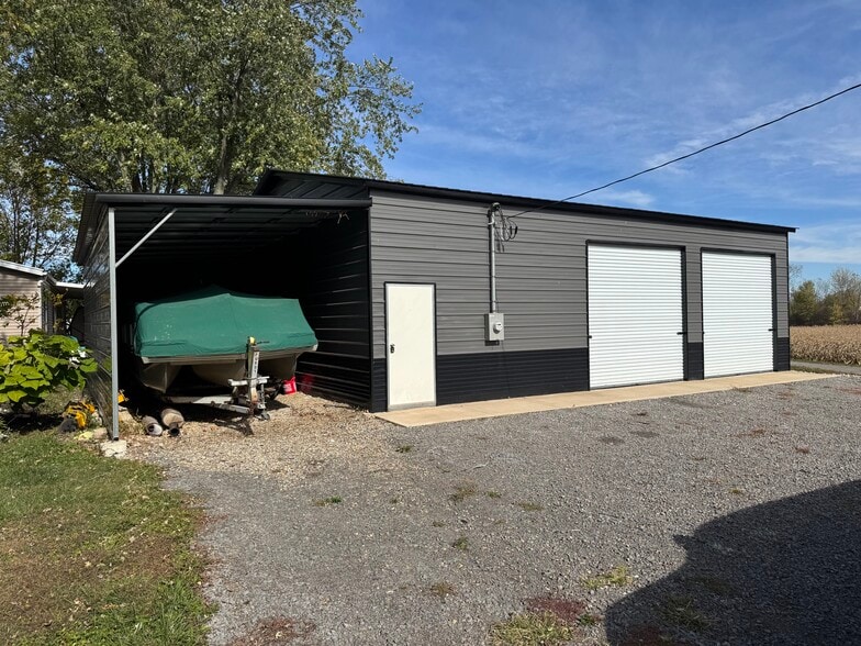 8128 Midway Dr, Russells Point, OH à vendre - Photo du bâtiment - Image 2 de 11