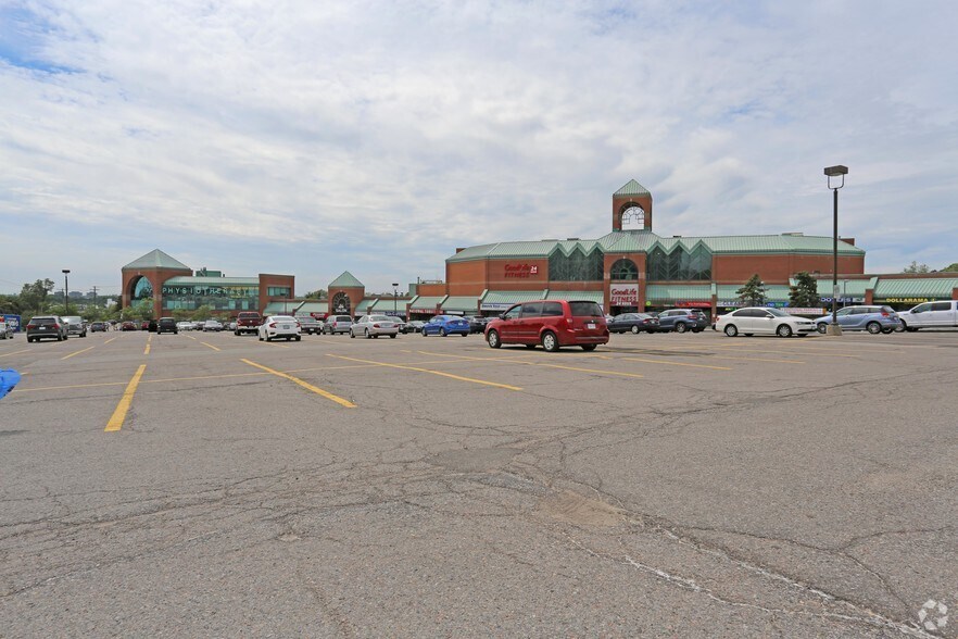 1448-1450 Lawrence Ave E, Toronto, ON à louer - Photo du bâtiment - Image 2 de 7