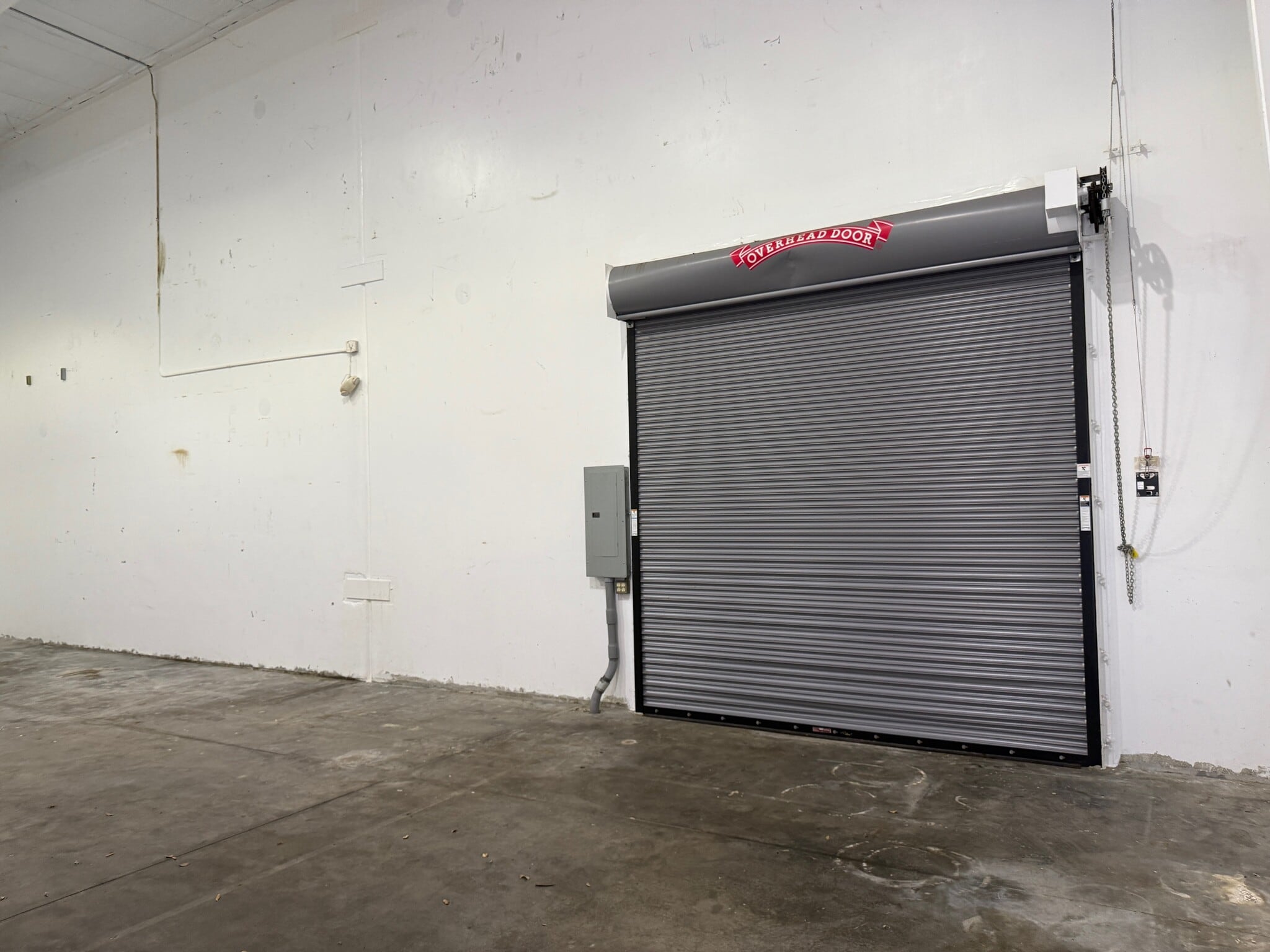 700 S Ridgewood Ave, Daytona Beach, FL à louer Photo intérieure- Image 1 de 6