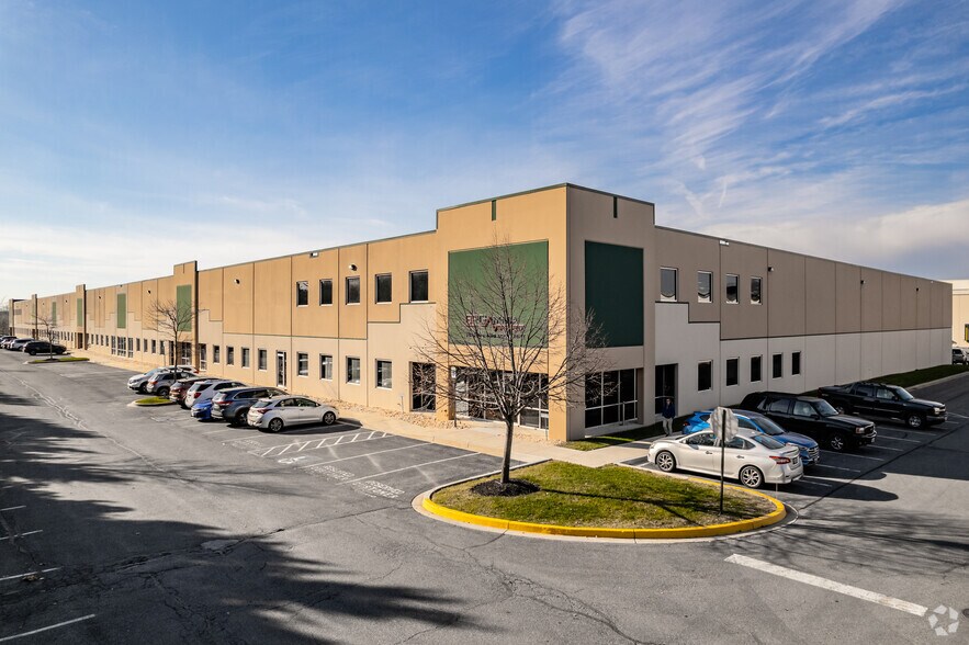 7118 Geoffrey Way, Frederick, MD à louer - Photo du bâtiment - Image 2 de 20