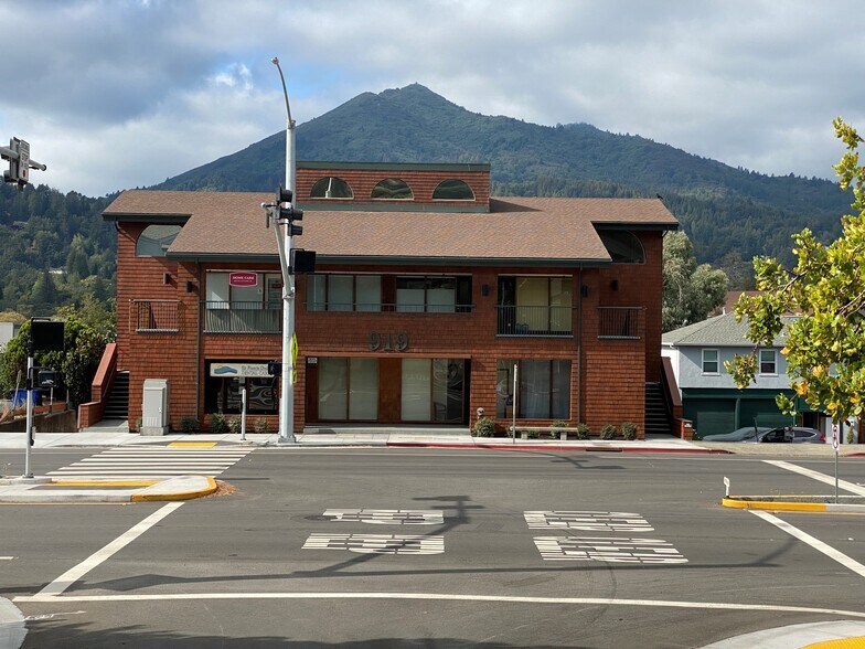 919 Sir Francis Drake Blvd, Greenbrae, CA for lease - Building Photo - Image 2 of 4