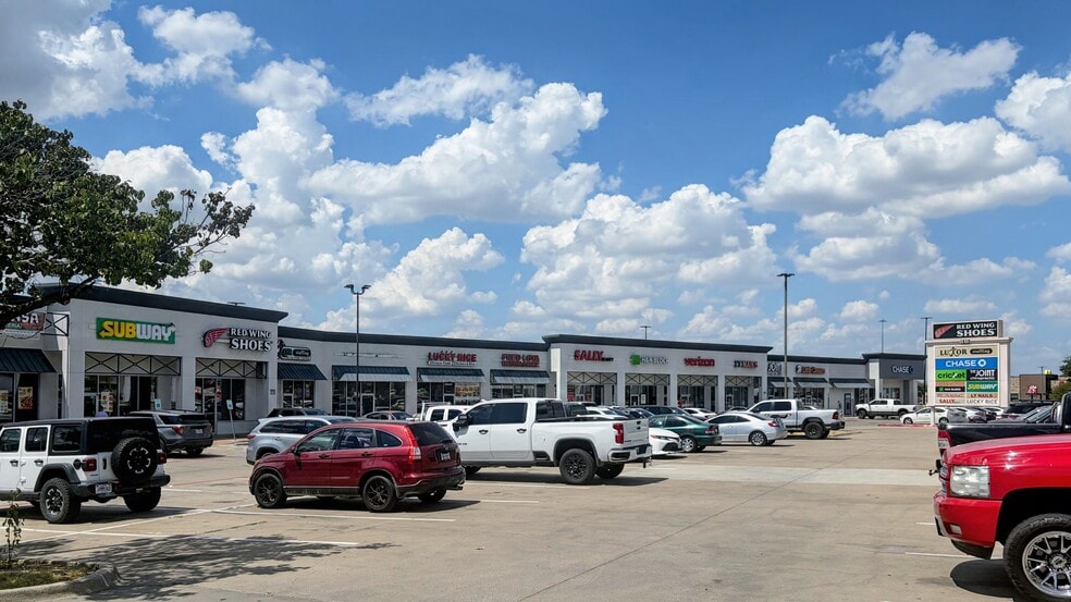 1515 N Cockrell Hill Rd, Dallas, TX for lease - Building Photo - Image 1 of 8