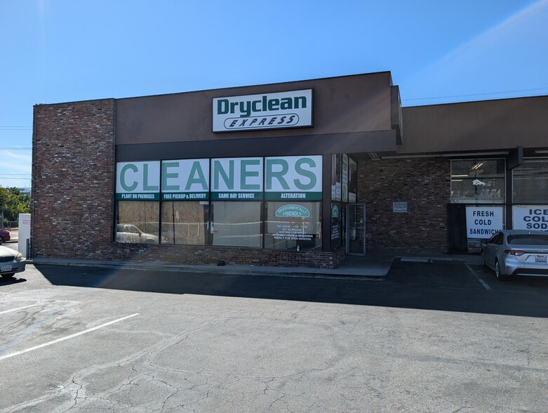 2411 N San Fernando Blvd, Burbank, CA for lease - Primary Photo - Image 1 of 11