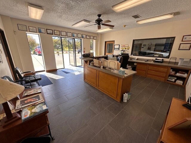 2609 W Arkansas Ln, Dalworthington Gardens, TX à vendre - Photo du bâtiment - Image 2 de 8