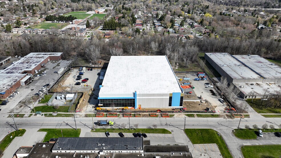 610 Coronation Dr, Toronto, ON à vendre - Photo du bâtiment - Image 1 de 4