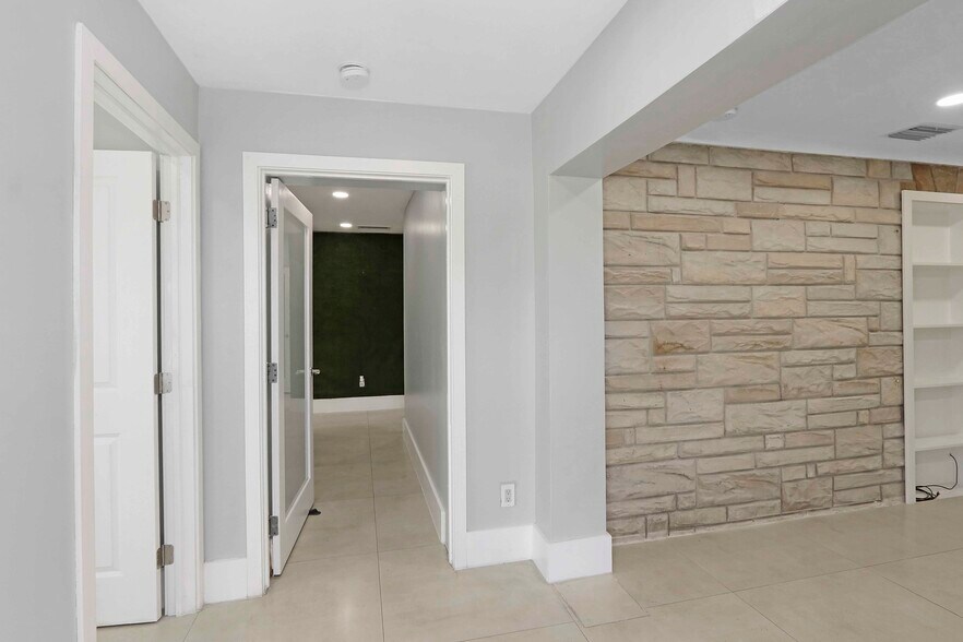 70 NW 8th St, Homestead, FL à louer - Photo du bâtiment - Image 2 de 17