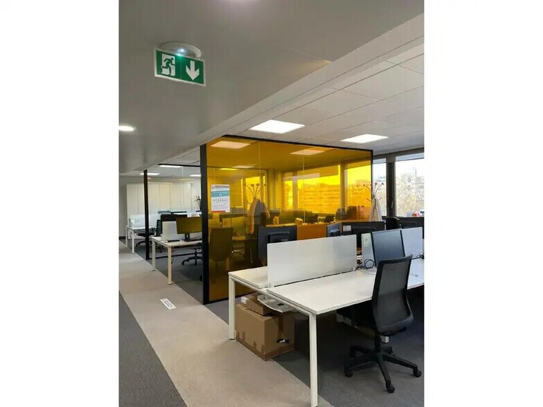 58 Boulevard Gouvion-Saint-Cyr, Paris for lease - Interior Photo - Image 3 of 14