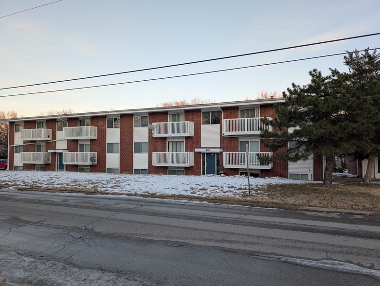 920 East St, Emporia, KS for sale - Building Photo - Image 3 of 10