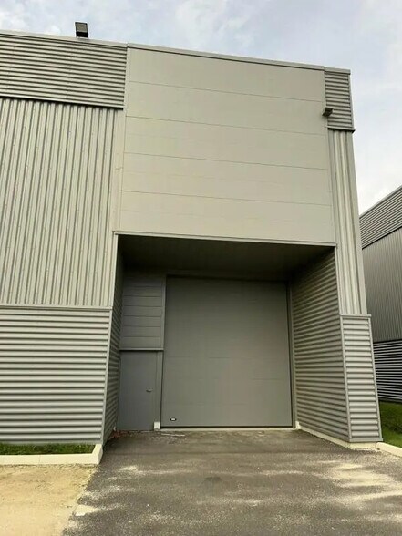 Flex in Chanteloup-en-Brie for sale - Building Photo - Image 2 of 11