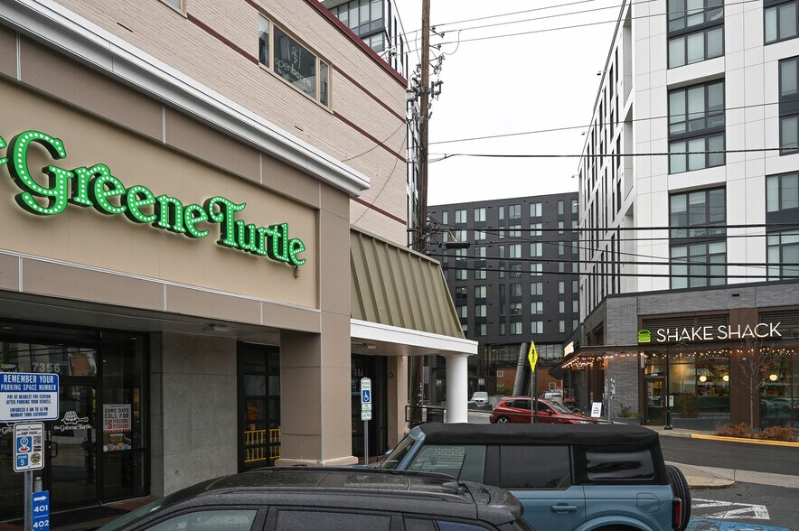 7236-7370 Baltimore Ave, College Park, MD à louer - Photo du bâtiment - Image 3 de 7