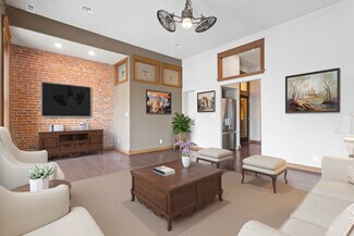 Plus de détails pour 217 W Main St, Freeport, IL - Bureau à vendre