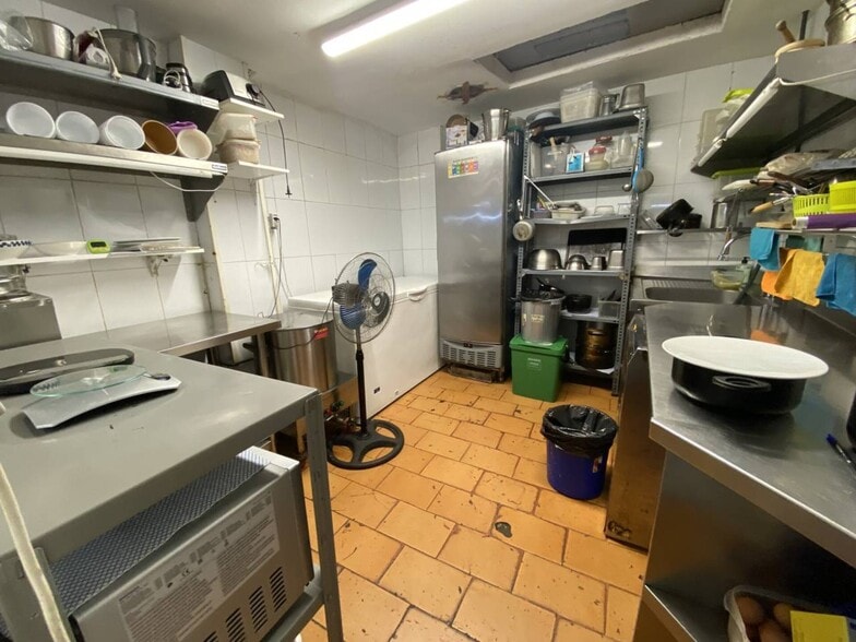 Retail in Barcelona, Barcelona for lease - Interior Photo - Image 2 of 5