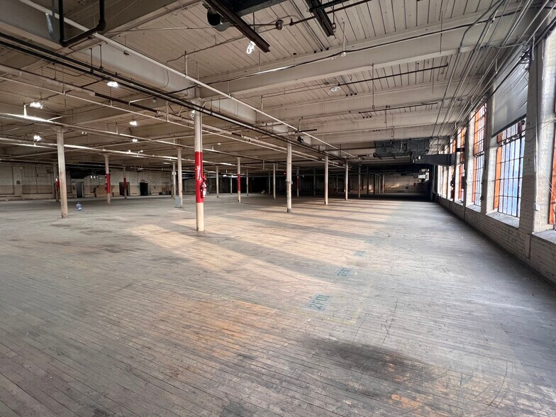 720 Frelinghuysen Ave, Newark, NJ à louer - Photo du bâtiment - Image 2 de 6