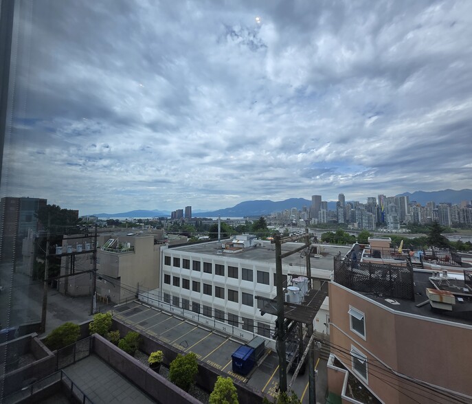 1055 Broadway W, Vancouver, BC for lease - Primary Photo - Image 1 of 12