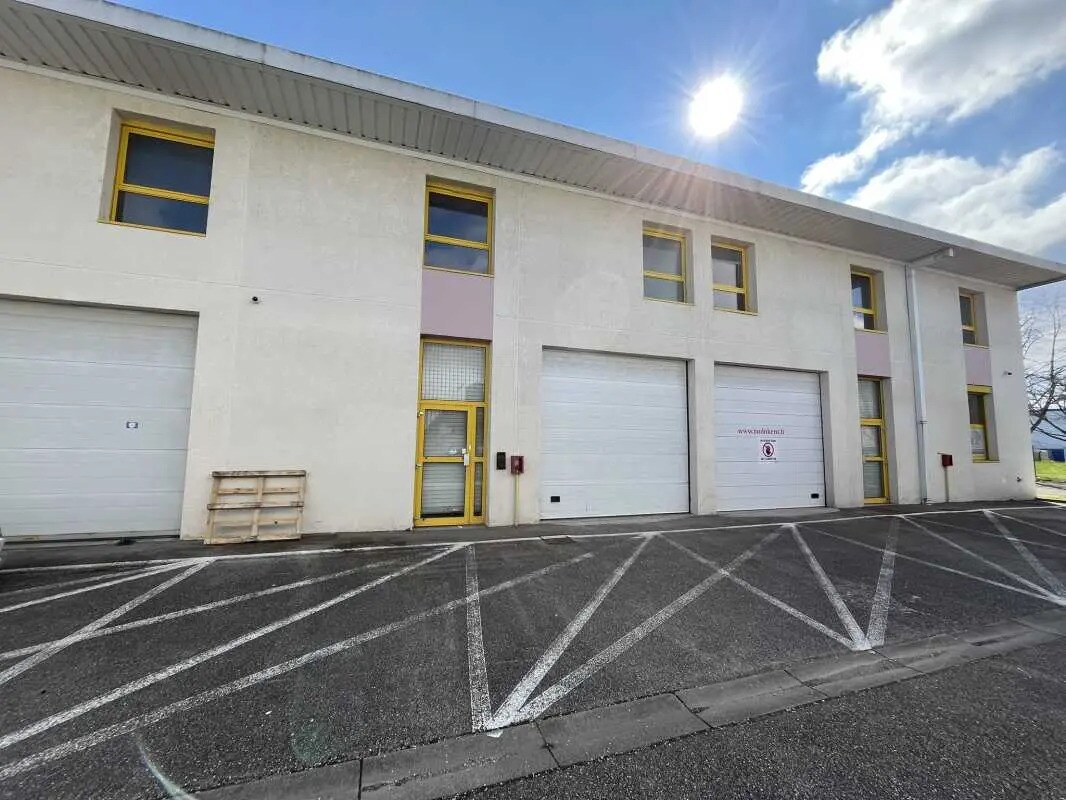 20 Rue Jean-Louis Calderon, Vaulx-en-Velin à louer Photo du bâtiment- Image 1 de 17