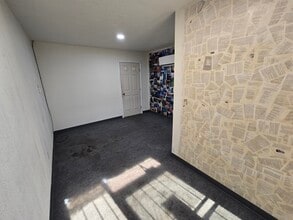 11712 N Lamar Blvd, Austin, TX for lease Interior Photo- Image 2 of 8