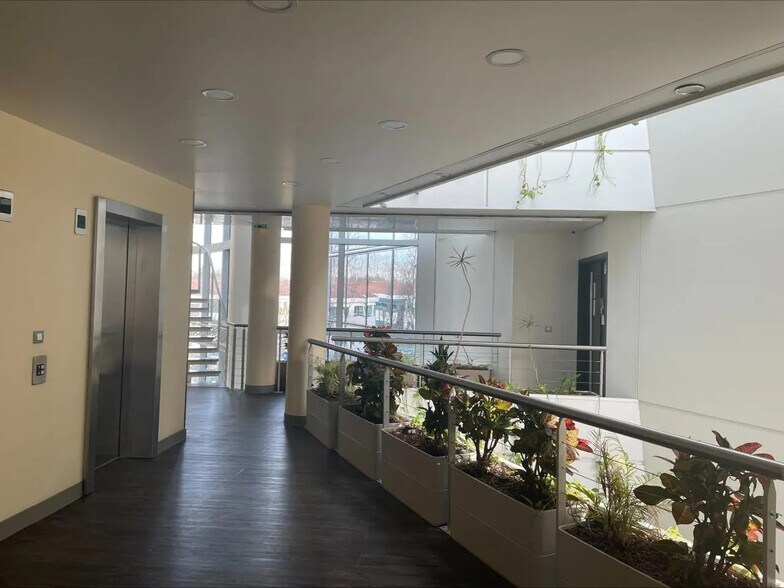 Bureau dans Villepinte à louer - Photo du bâtiment - Image 3 de 9