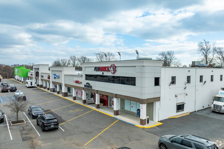 6090-6136 Jericho Tpke, Commack, NY for lease - Building Photo - Image 2 of 14