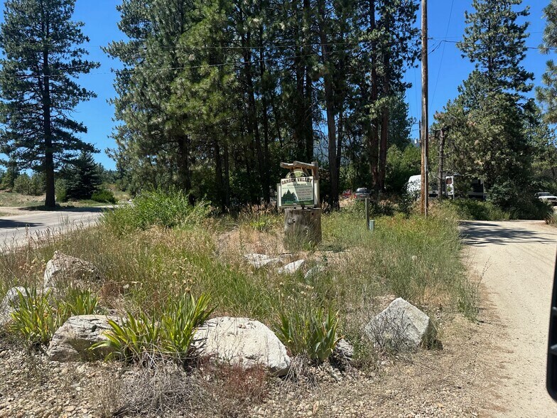 422 S Middlefork Rd, Garden Valley, ID à vendre - Photo du bâtiment - Image 2 de 11