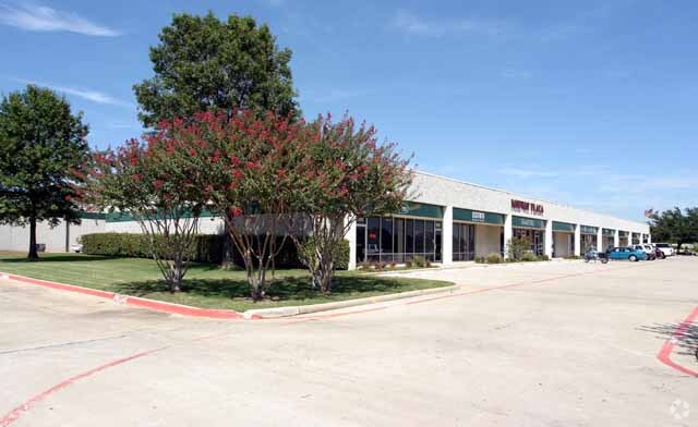 7331-7477 Airport Fwy, Richland Hills, TX for lease - Building Photo - Image 2 of 8