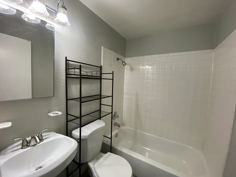 1415-1425 Kingston St, Aurora, CO à vendre - Photo du bâtiment - Image 3 de 14