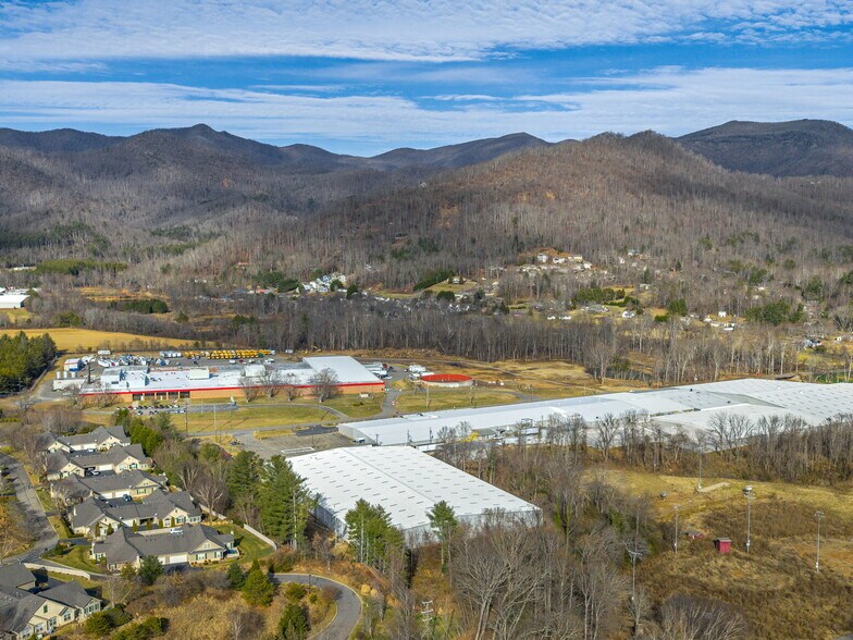 875 Warren Wilson Rd, Swannanoa, NC à louer - Photo du bâtiment - Image 3 de 9