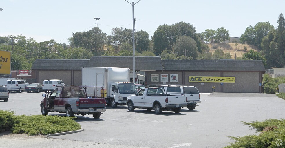 3550 Pacheco Blvd, Martinez, CA à louer - Photo du bâtiment - Image 3 de 4