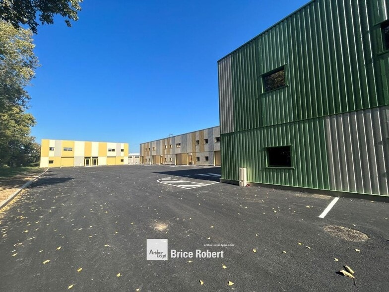 Flex in Saint Genis Laval for lease - Building Photo - Image 2 of 6