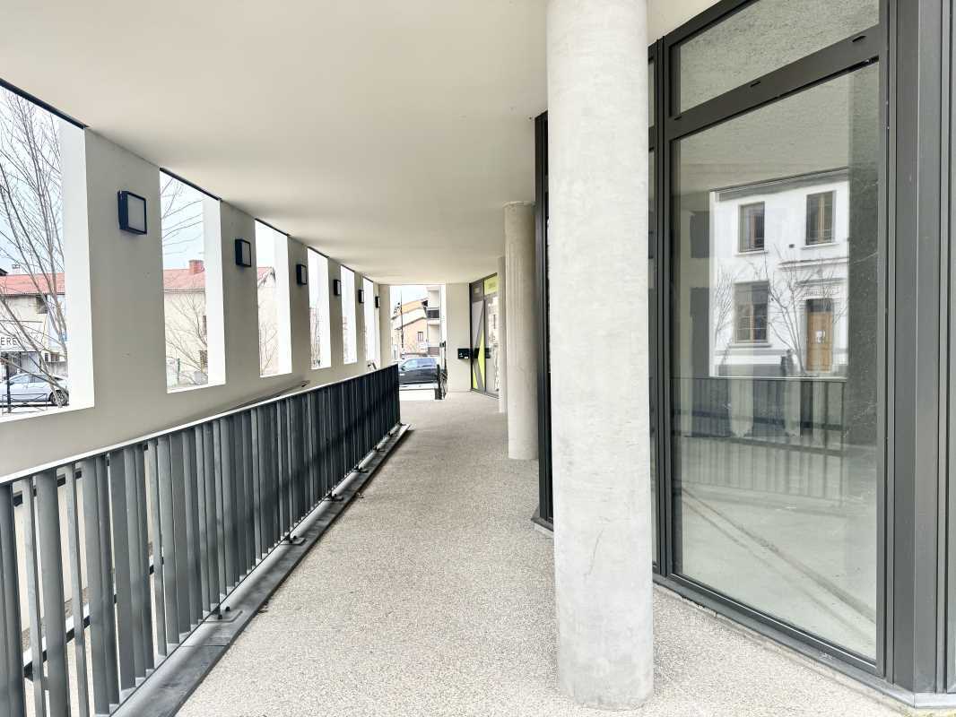 43 Rue De La Republique, Genas à vendre Photo du bâtiment- Image 1 de 5