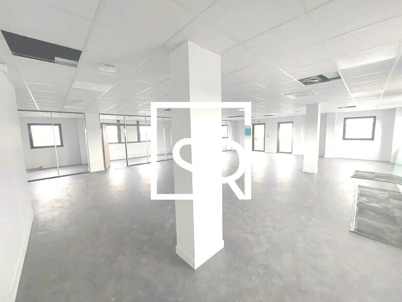 Office in Clermont-Ferrand for lease - Interior Photo - Image 1 of 12