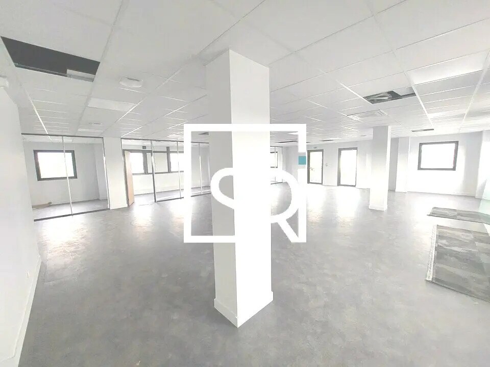 Office in Clermont-Ferrand for lease Interior Photo- Image 1 of 13