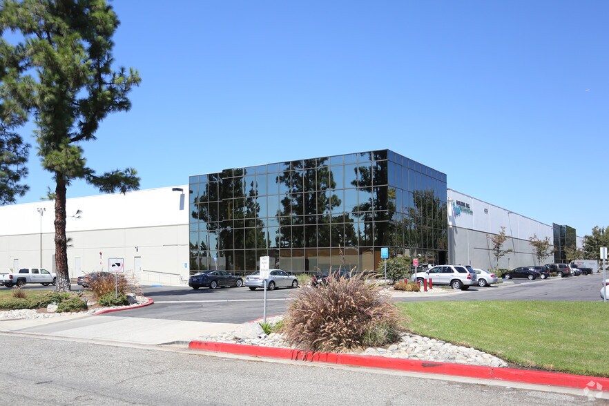 4225-4275 N Palm St, Fullerton, CA à louer - Photo du bâtiment - Image 1 de 10