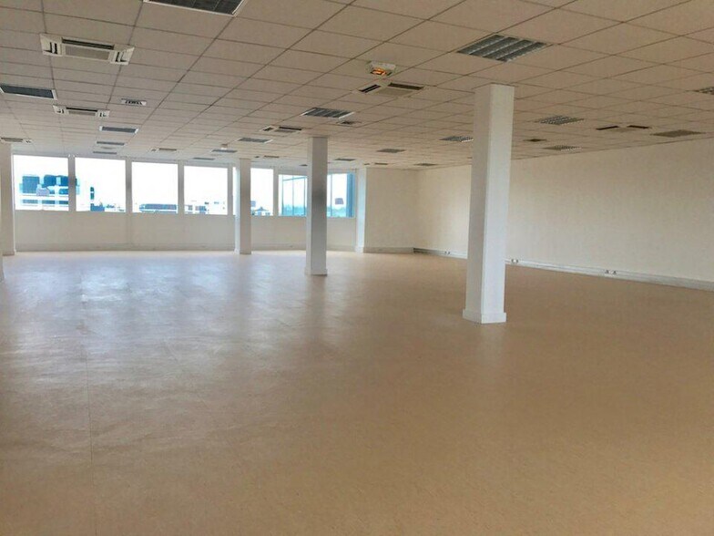 Office in Vélizy-Villacoublay for lease - Interior Photo - Image 3 of 5