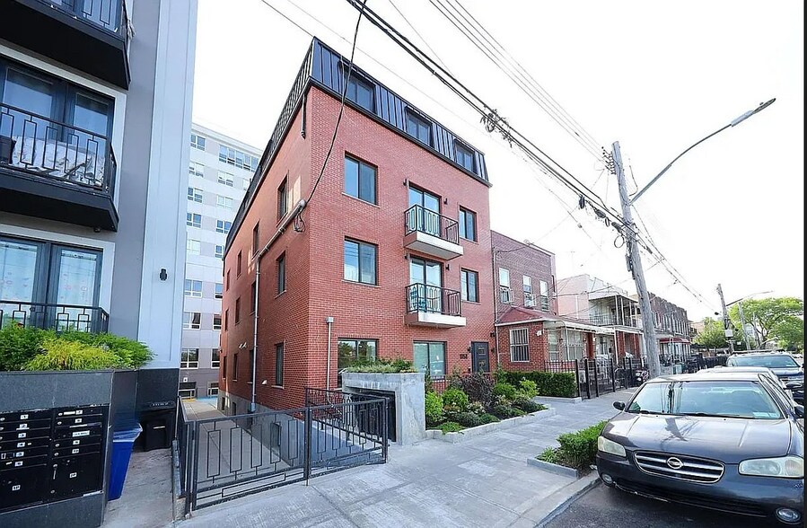 1058 62nd St, Brooklyn, NY à vendre - Photo du bâtiment - Image 2 de 13