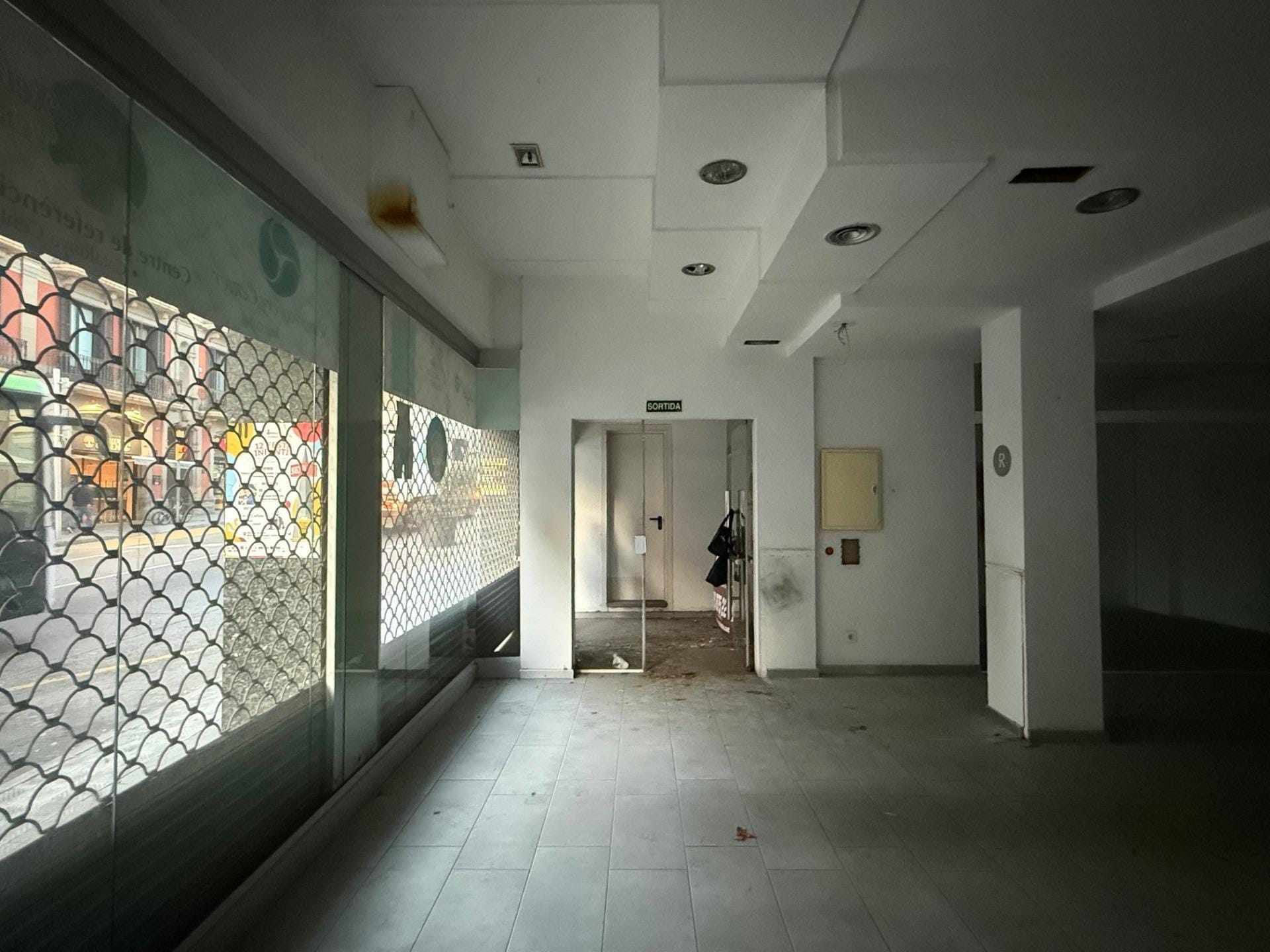 Retail in Manresa, Barcelona for lease Interior Photo- Image 1 of 18