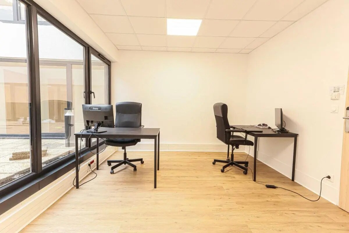 Office in Ivry-sur-Seine for lease Interior Photo- Image 1 of 9