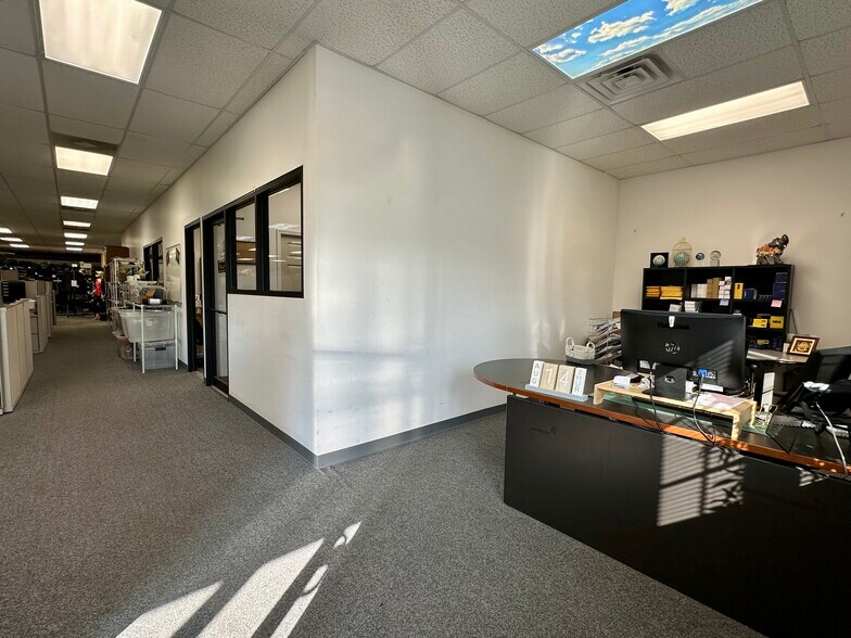 4042 W 82nd Ct, Merrillville, IN à vendre - Photo du bâtiment - Image 2 de 18