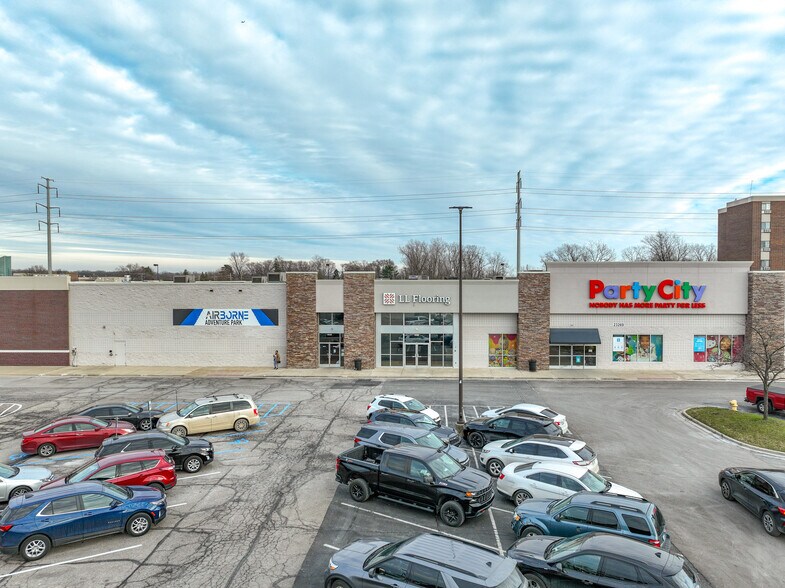 23267 Eureka Rd, Taylor, MI à louer - Photo du bâtiment - Image 1 de 25