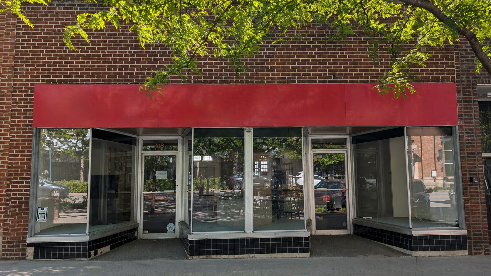 418 N Main St, Hendersonville, NC à louer Photo principale- Image 1 de 12