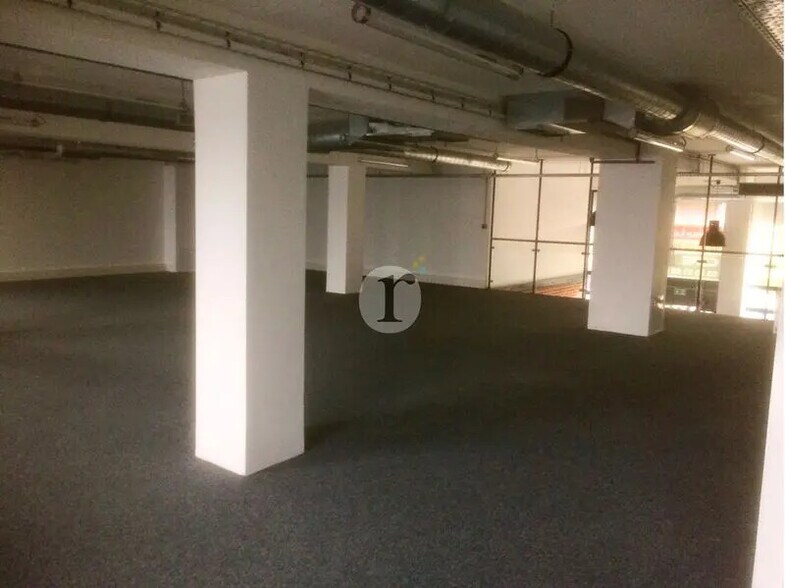 Office in Lille for lease - Interior Photo - Image 3 of 6