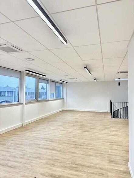 Flex in Bonneuil-sur-Marne for lease - Interior Photo - Image 3 of 6