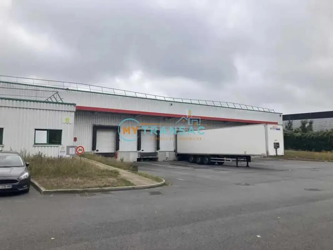 Flex in Mitry-Mory for lease Building Photo- Image 1 of 18