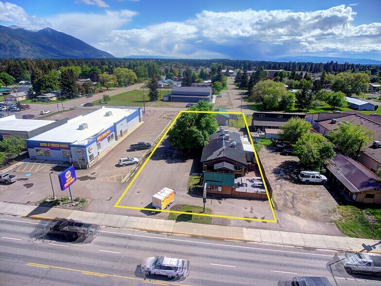 700 9th St W, Columbia Falls, MT à vendre - Photo du bâtiment - Image 2 de 63