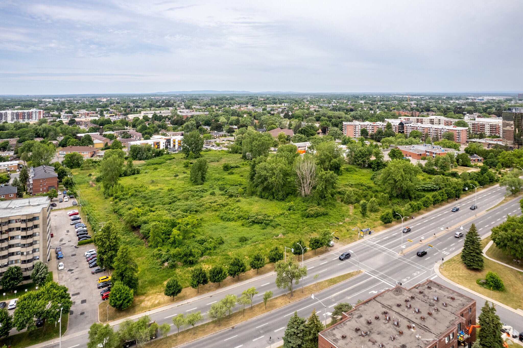 Boul Chomedey, Laval, QC à vendre Photo du bâtiment- Image 1 de 4
