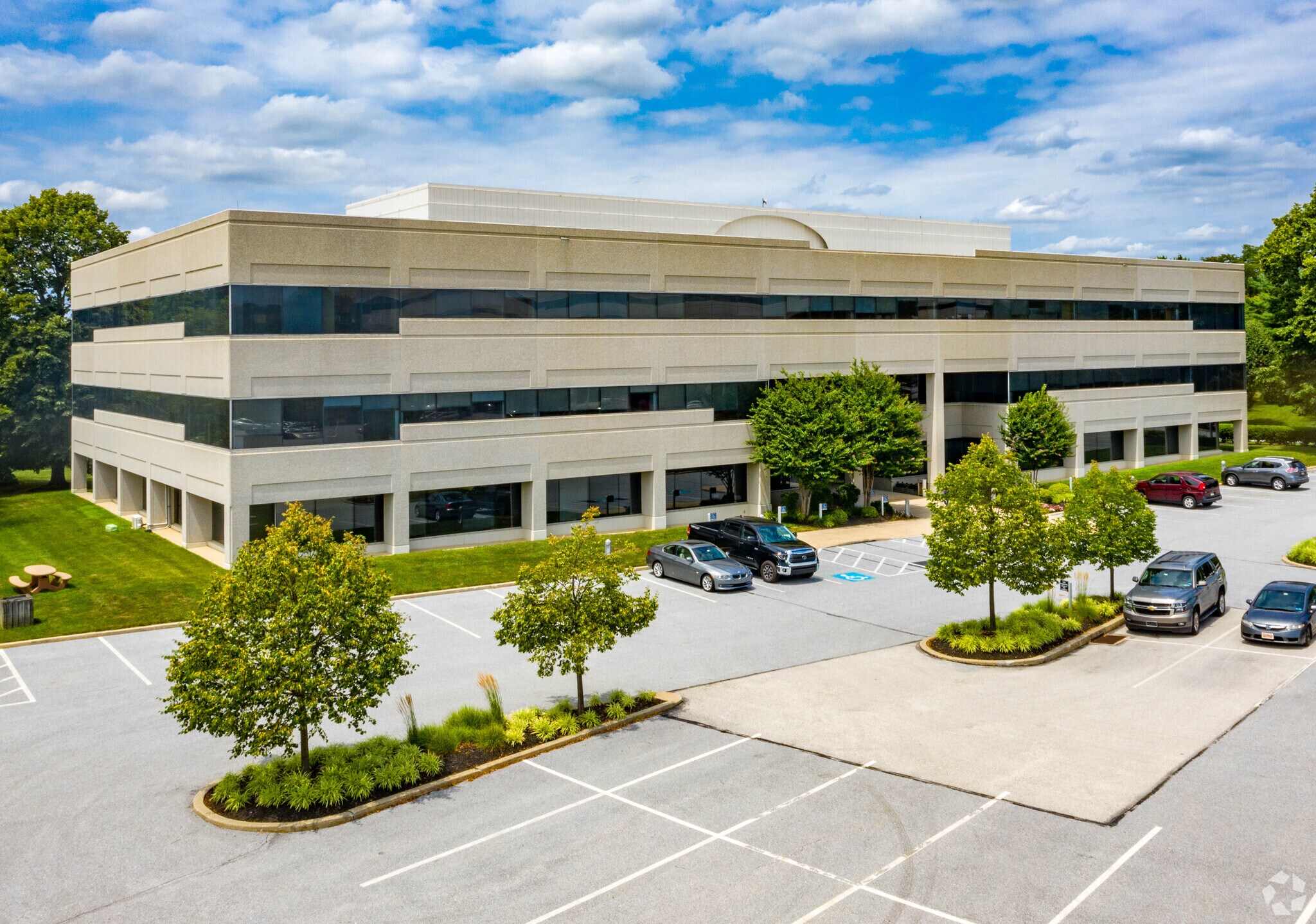 630 Freedom Business Center Dr, King Of Prussia, PA à louer Photo du bâtiment- Image 1 de 11